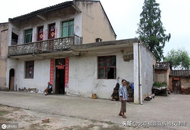 在征地拆迁时，对无证房屋真的一点补偿都不给？